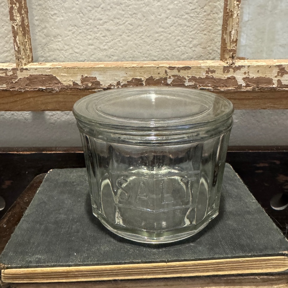 Clear Glass Jar with Lid for salt